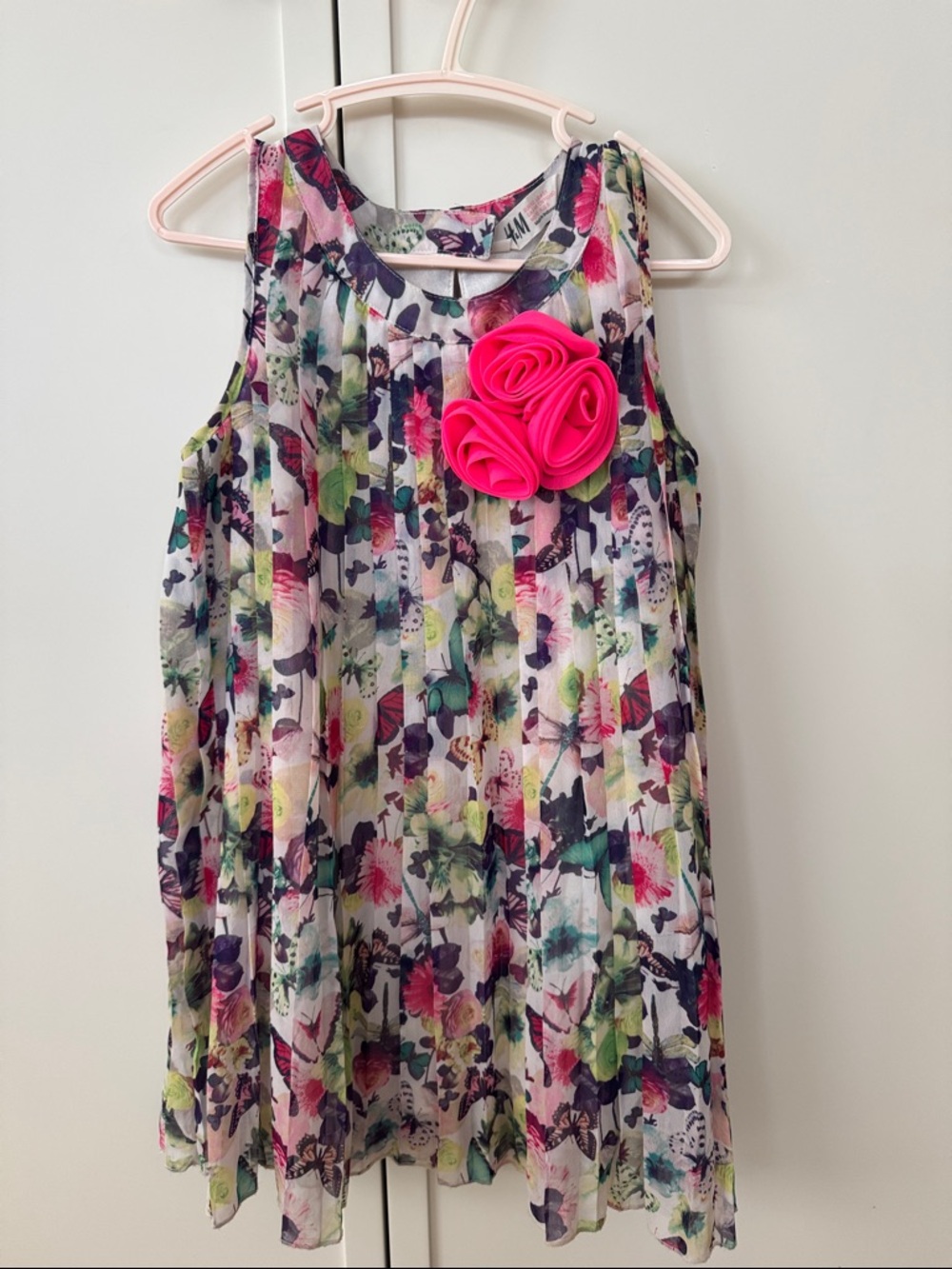 H&M Girls Multicolor Floral Chiffon Dress with Hot Pink Rosette. - size 4/5